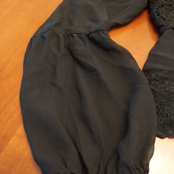 🌺Poof ❤️❤️black long sleeve top - Picture 4 of 9